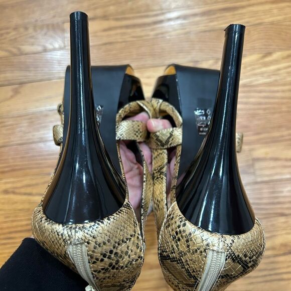 CR LUXE GOLD SNAKESKIN PRINT STRAPPY PLATFORM HEELS. Size 10. - Picture 4 of 12
